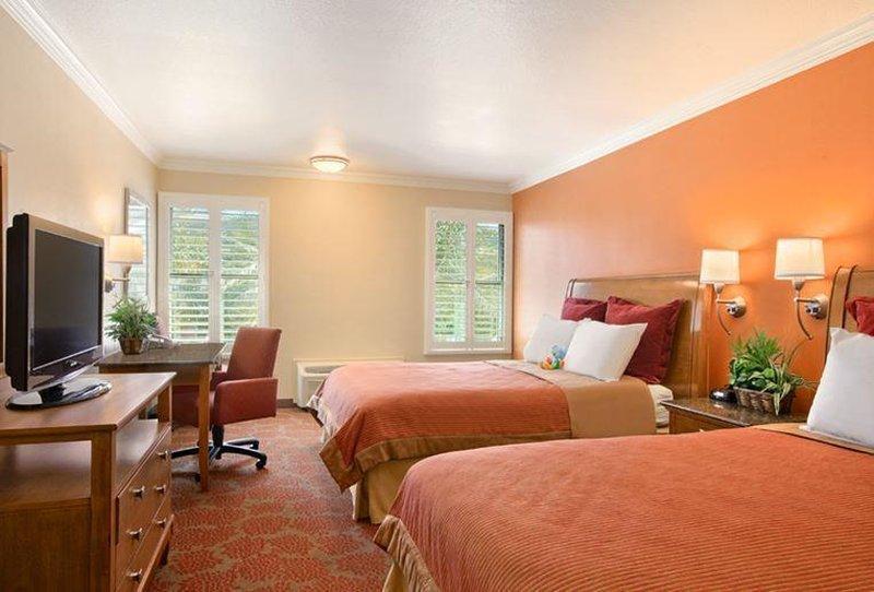 Desert Palms Hotel & Suites Anaheim Resort Bagian luar foto