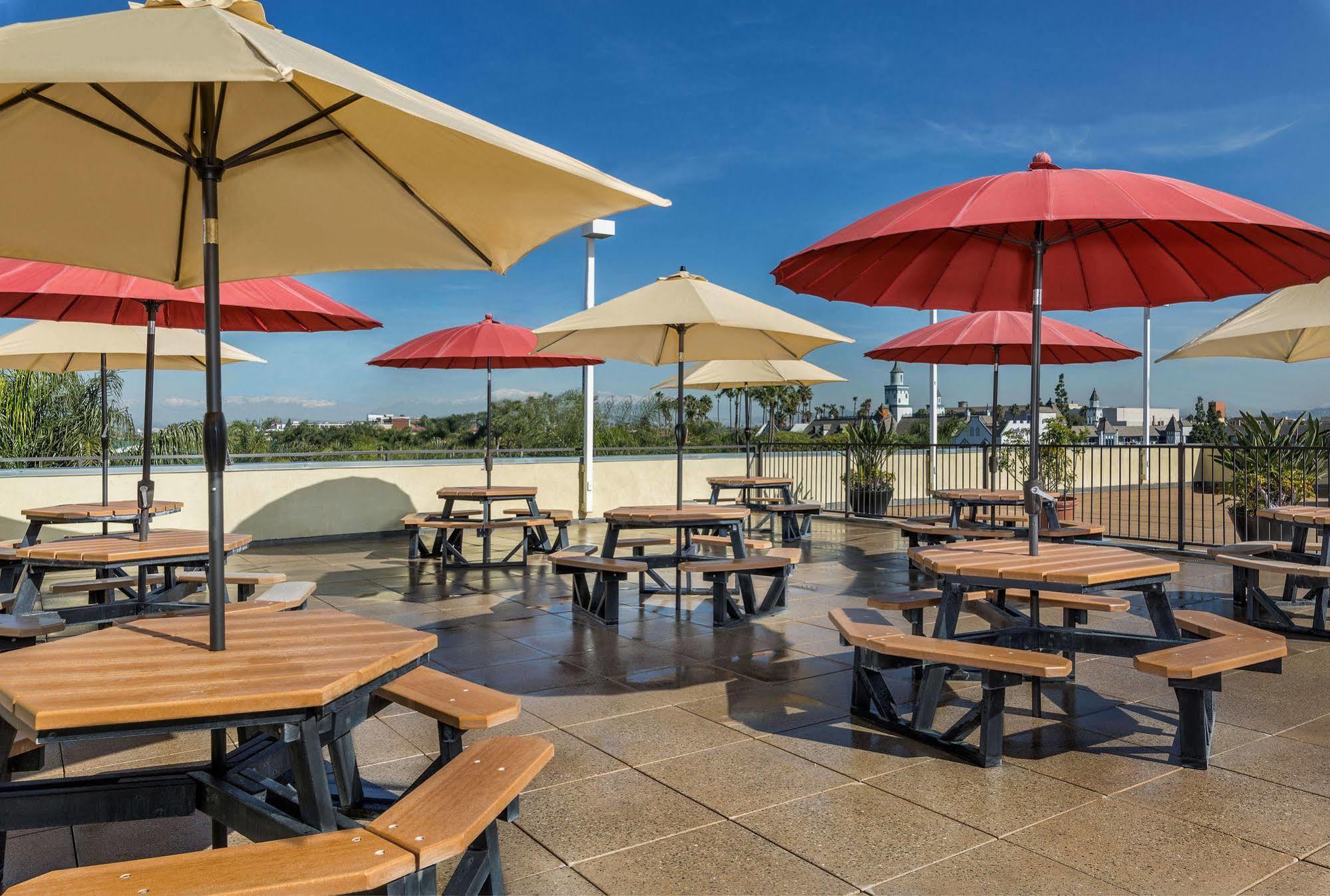 Desert Palms Hotel & Suites Anaheim Resort Bagian luar foto