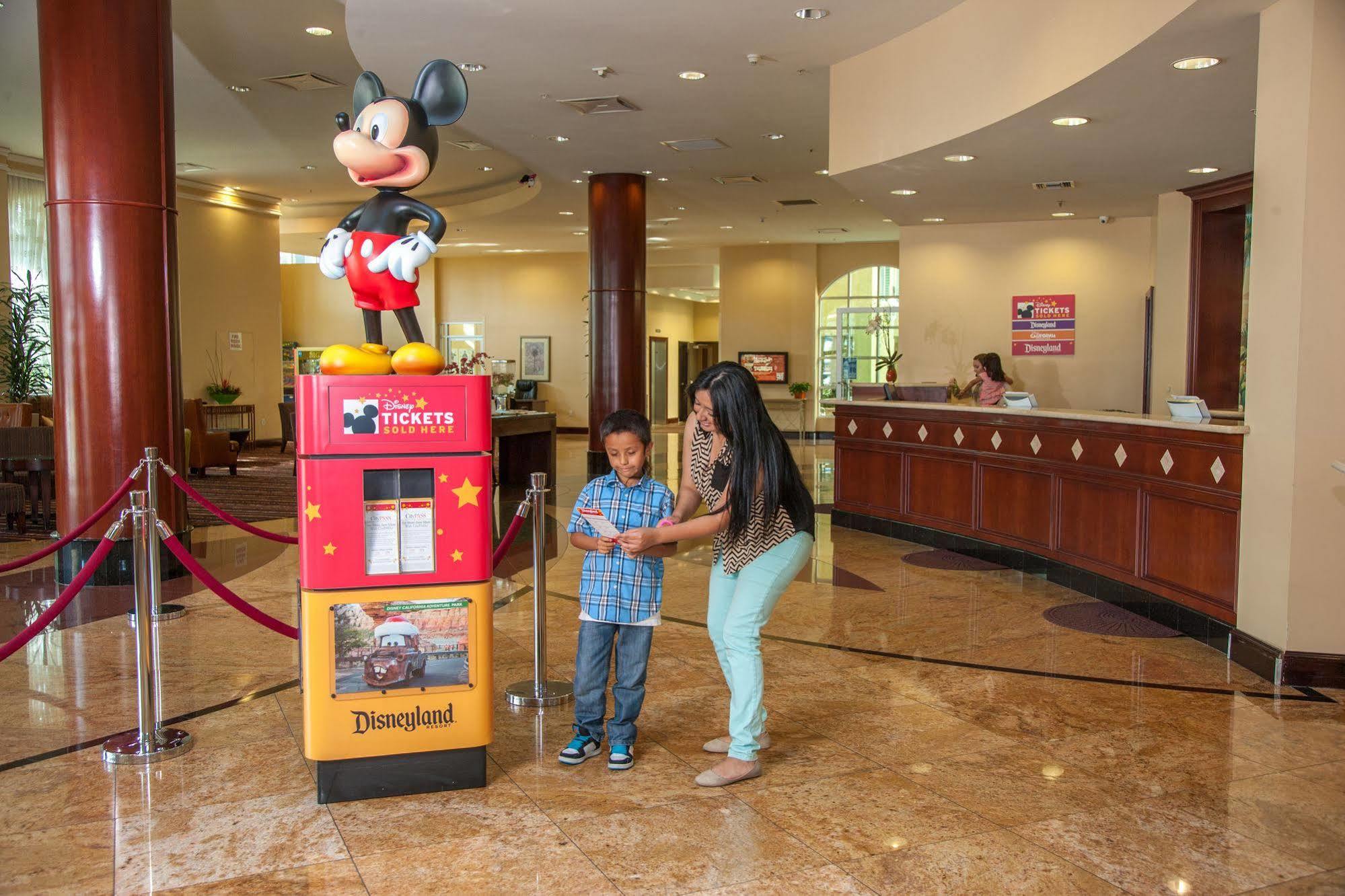 Desert Palms Hotel & Suites Anaheim Resort Bagian luar foto