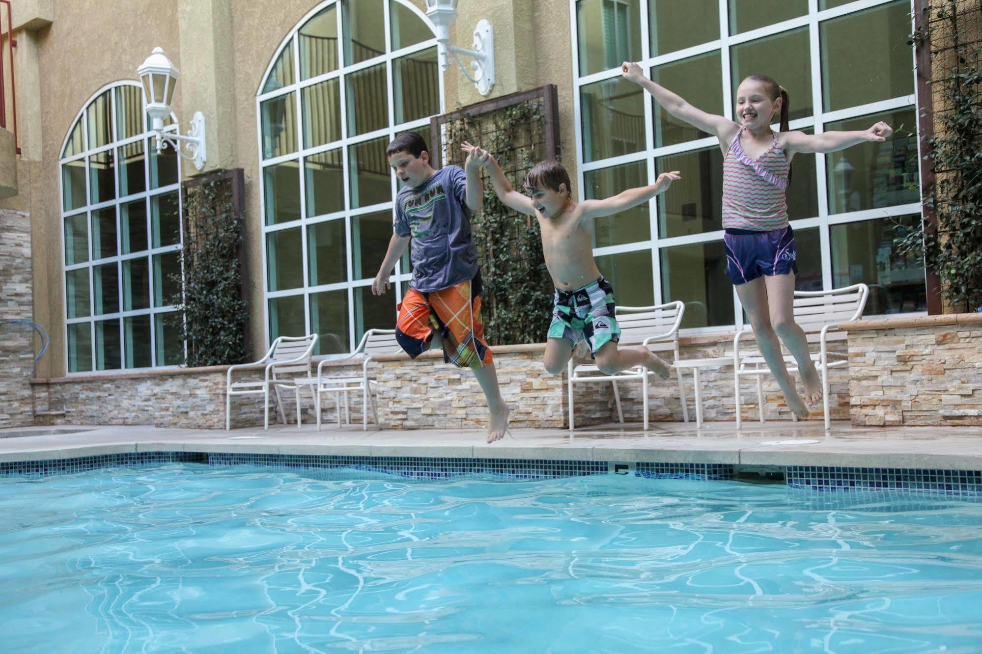 Desert Palms Hotel & Suites Anaheim Resort Bagian luar foto