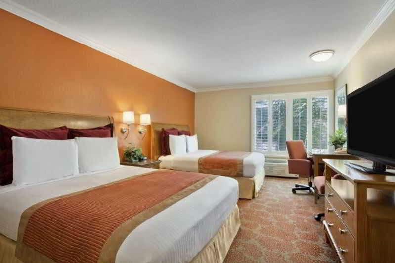 Desert Palms Hotel & Suites Anaheim Resort Bagian luar foto